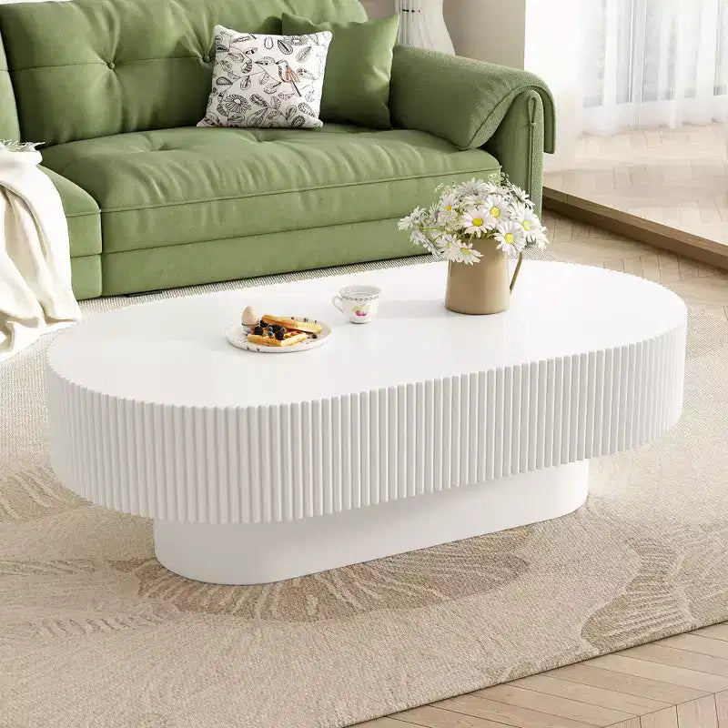 Table basse ovale avec piètement cannelé pour le salon