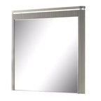 Miroir de commode, 38 po, bois gris clair, design cannelé, accents argentés