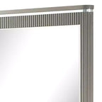 Miroir de commode, 38 po, bois gris clair, design cannelé, accents argentés